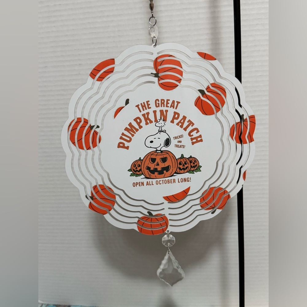 Pumpkin Patch Snoopy Orange And White Metal Wind Spinner With Crystal Tail New - Picture 3 of 3